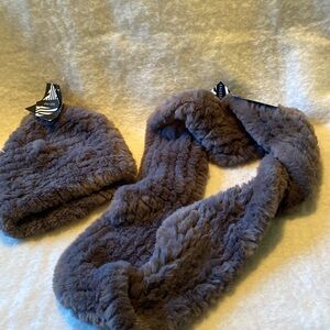 New Max Studio Hat and Scarf set